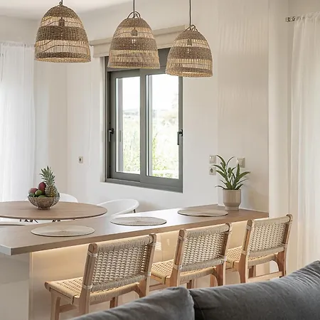 Sol Luxury - Close To The With A Private Heated Mini Pool