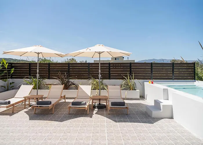 Sol Luxury - Close To The With A Private Heated Mini Pool