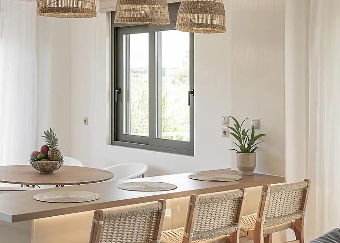 Sol Luxury - Close To The With A Private Heated Mini Pool