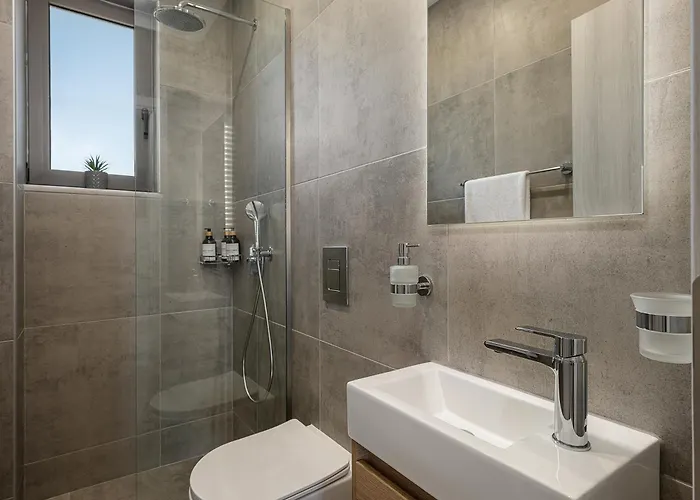 Sol Luxury - Close To The With A Private Heated Mini Pool *