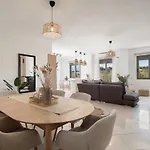 Apartament Sol Luxury - Close To The With A Private Heated Mini Pool