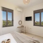 Sol Luxury - Close To The With A Private Heated Mini Pool Hriszí Aktí Haniá