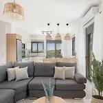 Sol Luxury - Close To The With A Private Heated Mini Pool