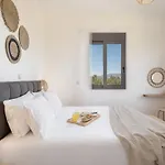 Sol Luxury - Close To The With A Private Heated Mini Pool * Hriszí Aktí Haniá