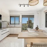 Apartament Sol Luxury - Close To The With A Private Heated Mini Pool