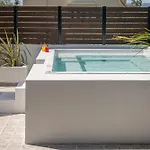 Sol Luxury - Close To The With A Private Heated Mini Pool Hriszí Aktí Haniá