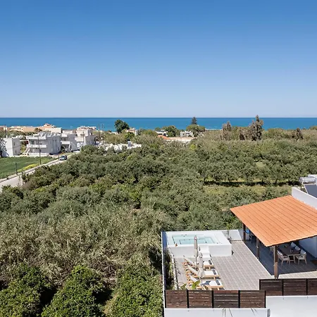 Sol Luxury - Close To The With A Private Heated Mini Pool