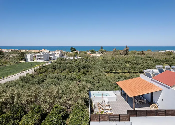 Sol Luxury - Close To The With A Private Heated Mini Pool