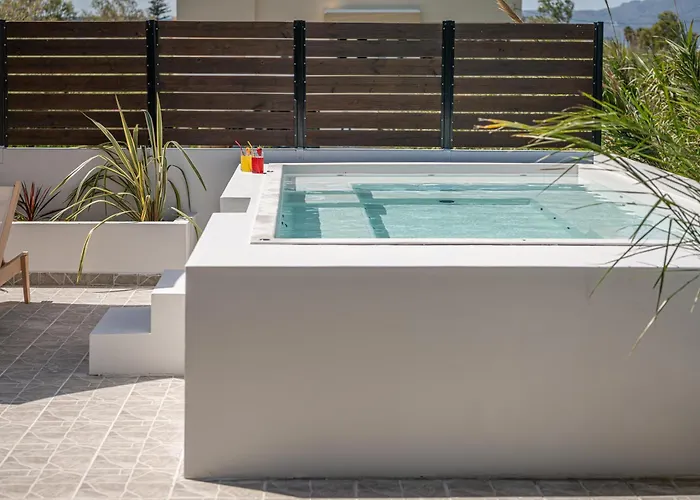 Sol Luxury - Close To The With A Private Heated Mini Pool Χανιά